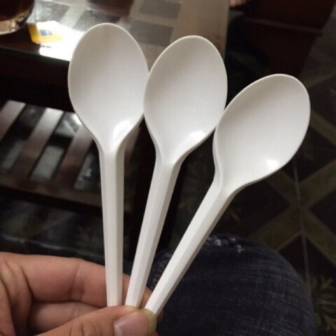 Muỗng nhựa cao cấp màu ngà gói 24 cái