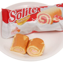 Bánh bông lan cuộn kem vị dâu Solite 360g