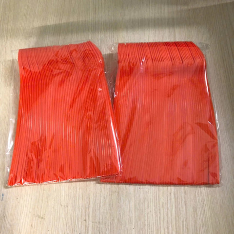 Muỗng nhựa đỏ gói 50 cái