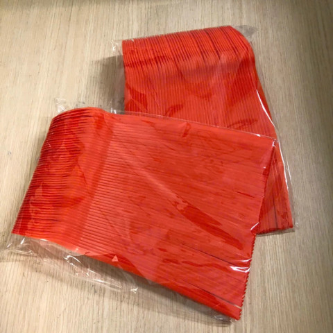 Muỗng nhựa đỏ gói 50 cái